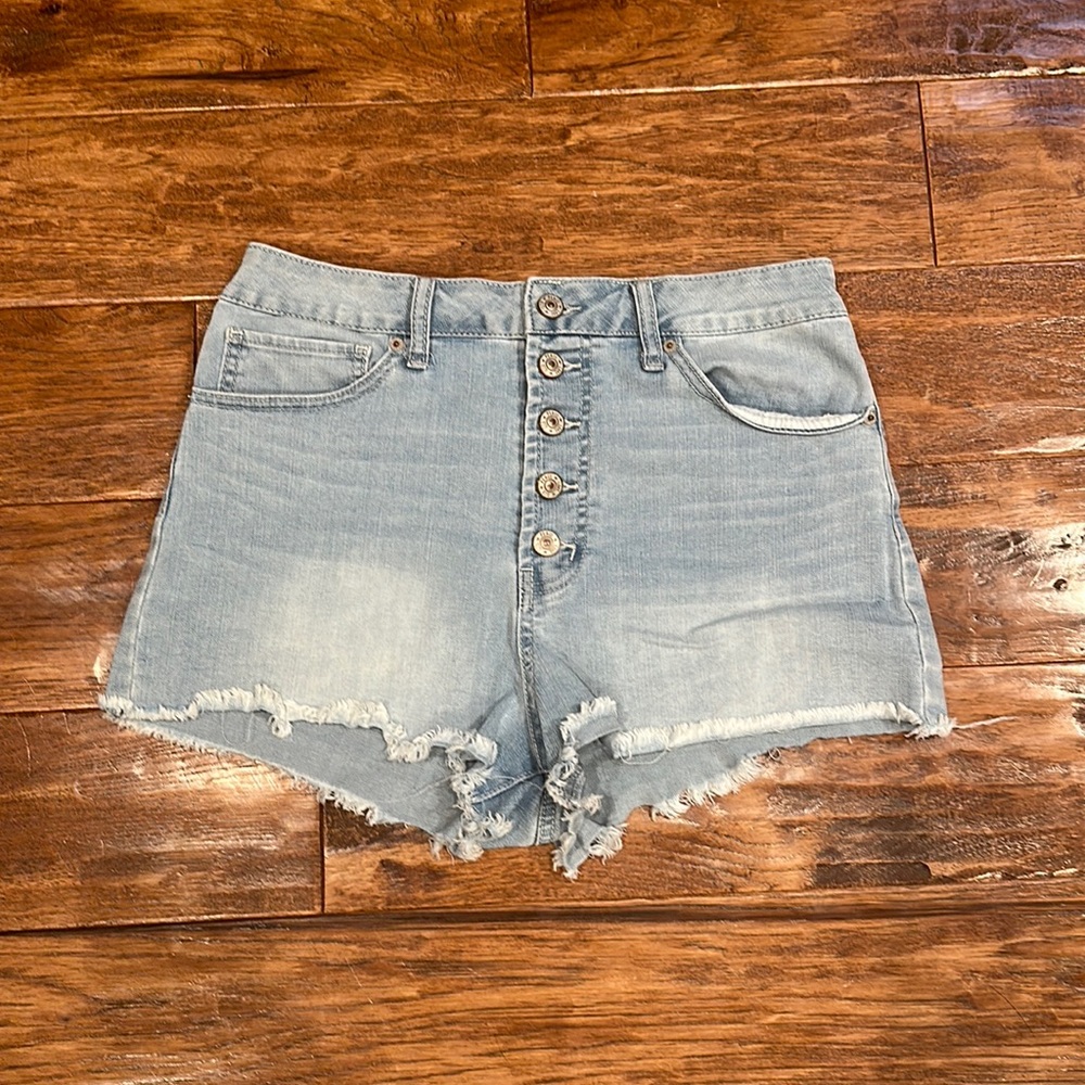Short high waisted shorts